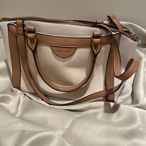 A nice Nine West handbag with shoulder strap. Barely used!